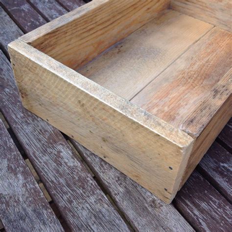 Diy Upcycled Pallet Crate No Power Tools The Crafty Gentleman