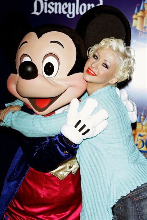 Christina Aguilera Se Enfrenta A Mickey Mouse En Disneyworld