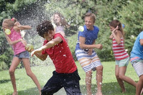 5 Cool Water Balloon Games And Fight Ideas