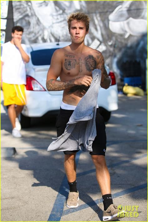 Photo Justin Bieber Shirtless Skateboarding Photo Just