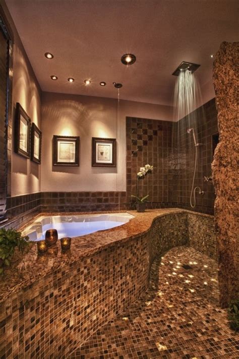 Even though some might prefer bathtubs, walk in showers have their own irreplaceable perks. Amazing Bathroom - FaveThing.com