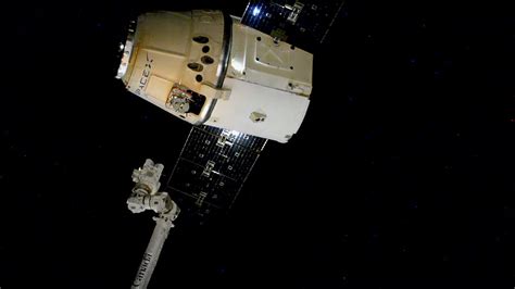 Splashdown! SpaceX Cargo Spacecraft Returns to Earth | Spacex, Spacex dragon, Earth from space