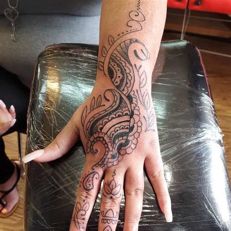 25 Hand Tattoo Ideas Female Biancafreyja