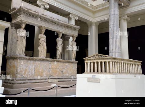 Hall of Architecture with plaster casts of architectural masterpiece