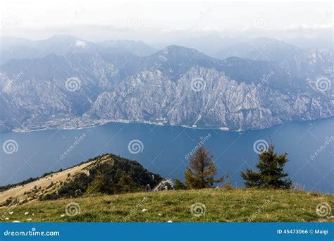 Su Monte Baldo Fotografia Stock Immagine Di Alpi Erba 45473066