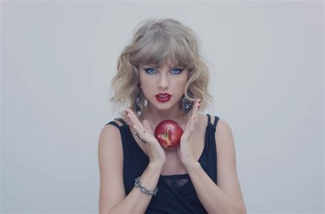 Taylor Swifts Blank Space Music Video Hits 3 Billion Views
