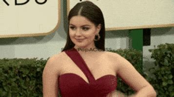 Ariel Winter Hunts Gif Find Share On Giphy