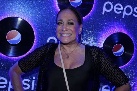 Em 2003, o remake de anjo mau estava passando no vale a pena ver de novo e susana vieira, a diva do brasil, contou nessa época como era a versão original de. Susana Vieira fala sobre a derrota de novela para Record ...