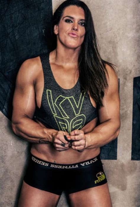 Gabi Garcia Is A Mma Fighter Who Regularly Spars With Men Pics