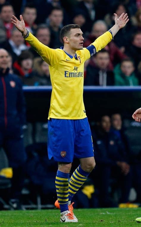 arsenal transfer news thomas vermaelen refuses to sign new arsenal contract to force through