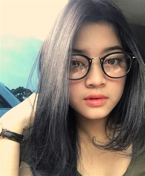 Yoriko Angeline 10 Foto Yoriko Angeline Pemeran Wati Di Dilan 1990 Ini Cantiknya Nggak Kalah