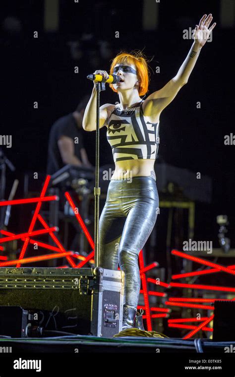New Orleans Louisiana Usa 2nd Nov 2013 Vocalist Hayley Williams Of