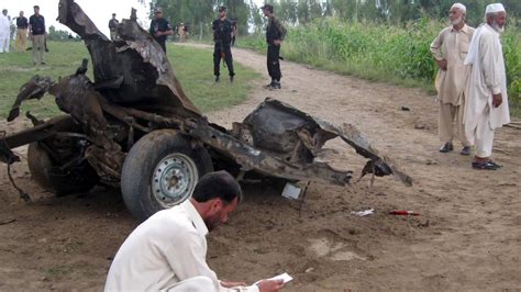 Official 14 Dead In Bomb Blast In Pakistan Cnn