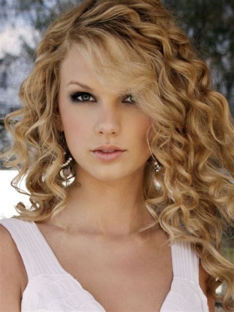 Taylor Swift With Curly Hair And Bangs