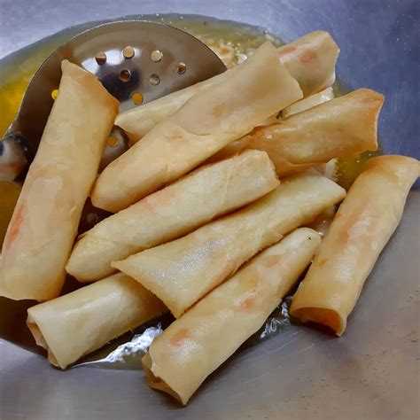 Sering pak suami minta bikinkan tapi ya itu takut gak jadi🤭. Resepi dan Cara untuk membuat Popia Goreng Berinti Sayur - MY Resepi
