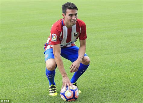 Nico gaitán llega al atlético de madrid tras jugar seis temporadas en benfica portugués, donde ha disputado 252 partidos, anotando 41 goles. Atletico Madrid unveil Nicolas Gaitan after signing ...