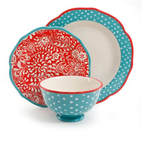 The entire dish collection—four dinner plates, four salad plates, four bowls, four fruit bowls, a pair of salt and pepper shakers, and a butter dish with a lid—can be yours for nearly 33% off. The Pioneer Woman Traveling Vines 12-Piece Dinnerware Set ...