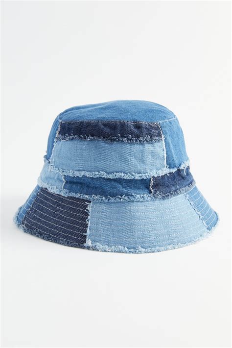 uo frayed patchwork bucket hat urban outfitters デニムファッション ファッションコーデのアイデア urban outfitters