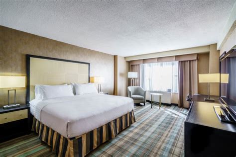 Nestled in a quiet residential neighborhood, the holiday inn midtown 57th street is conveniently located to famous new york attractions. Holiday Inn New York City-midtown-57th St. Hotel (New York ...