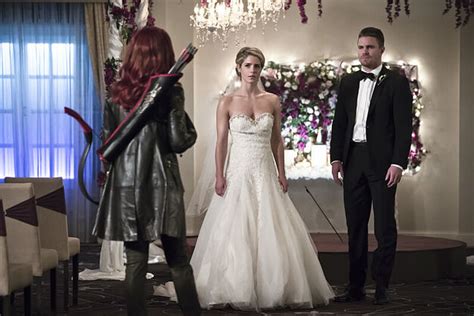 Heres Every ‘arrow Photo Of Felicity And Olivers Wedding Fandom