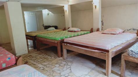 2 kamar tidur, sarapan, minibar, kamar mandi, wifi, kolam renang, dapur, ruang tamu, ruang makan. Villa Asri dan Eksotik di Cisarua Puncak Bogor Jawa Barat