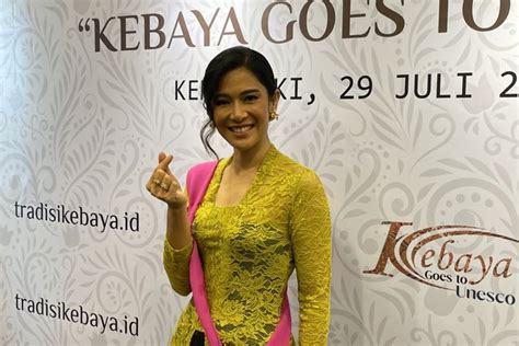 Foto Dian Sastro Akui Kagum Dengan Fenomena Citayam Fashion Week