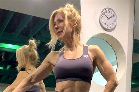 Fit Gran Who Attracts Men Half Her Age Flaunts Ripped Body In Sports Bra Daily Star
