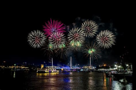 Premium Photo Celebrate The Chao Phraya River Festival With A Light