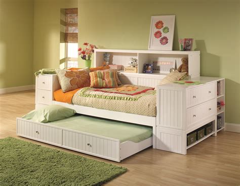 Choose from kid's wardrobes, storage chests and drawers, all meeting strict british safety guidelines. Daybeds with Storage - HomesFeed