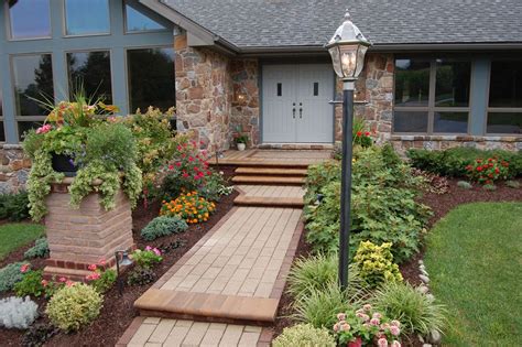 Inviting Entrances And Walkways Entrance And Walkway Ideas Hively