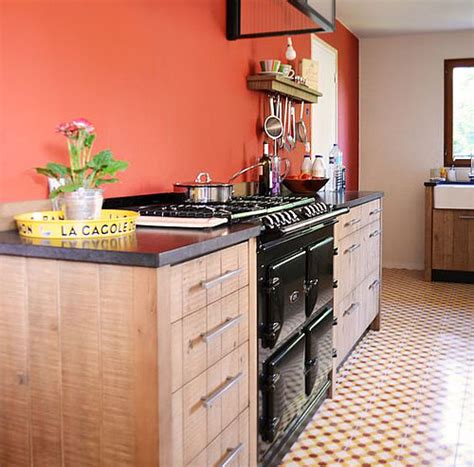 Une toile moderne conviendra à un intérieur minimaliste de style scandinave, classique ou loft.en fonction de l'effet que l'on veut obtenir dans le salon, on peut choisir un tableau aux couleurs intenses ou aux couleurs pastel délicates. Peinture de cuisine : 6 couleurs tendances en 2020