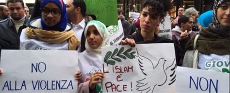 Attentati Parigi A Roma E Milano Manifestazioni Dei Musulmani Contro Isis Con Lo Slogan