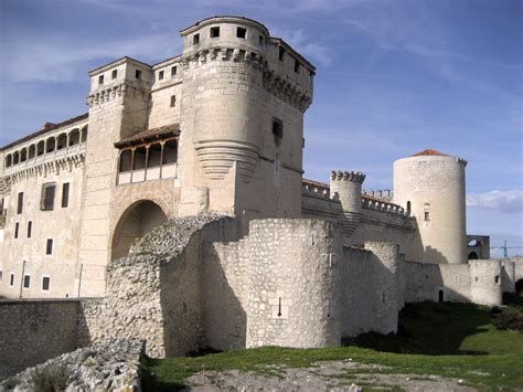 Cuéllar Medieval, Portal Fuenterrebollo | Castillos, Fotos de castillos, Castillos antiguos