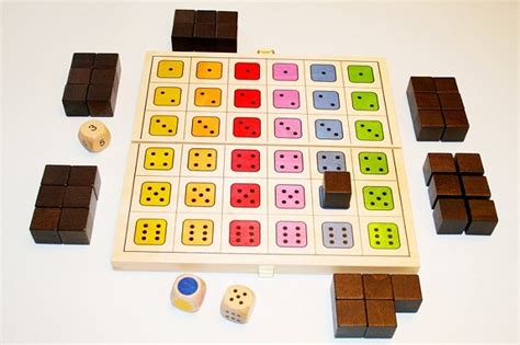 Für zu hause, mit freunden oder als beschäftigung im altenheim. Das Würfelspiel mit Farben