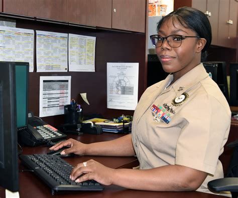 Counselor guides career paths of NTAG San Antonio Sailors > Joint Base