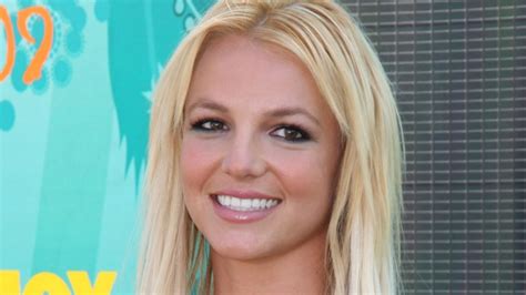 Britney Spears Stuns Kneeling Bare On Her Mattress Bongotottho