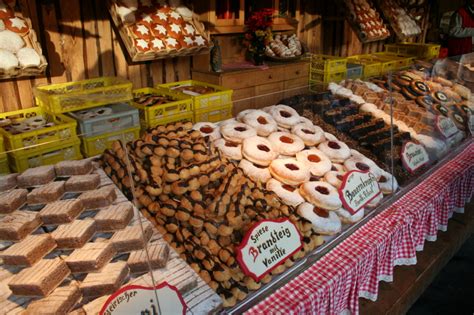 Christmas cookies don't have calories, so bake. Christmas in Austria at the Weihnachtsmarkt (Christmas ...