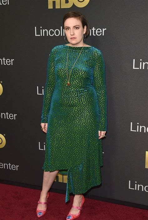 lena dunham s green look 32 year old lena dunham wore a green polka dot dress paired with pink
