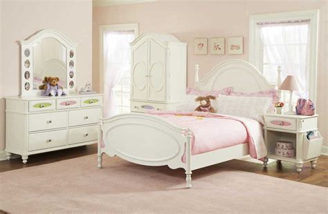 White color is a pure, beautiful, cozy and classic choice also versatile. Girls Bedroom Sets: Combining The Cute Aspects - Amaza Design