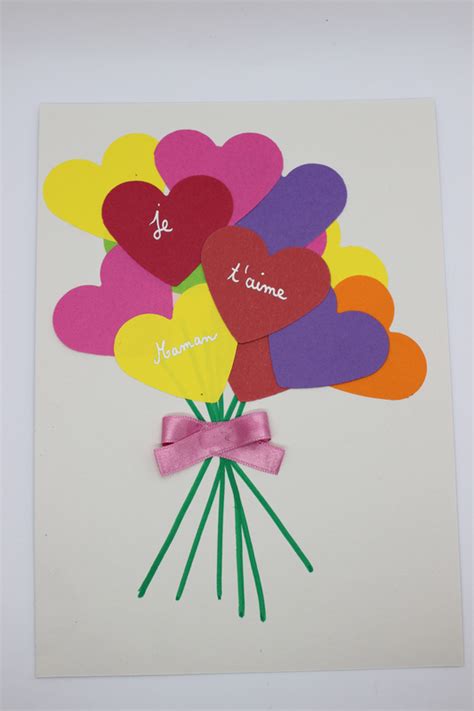 Un bouquet pour la fête des mères. Carte bouquet de coeurs pour la fête des mères - Avec mes ...