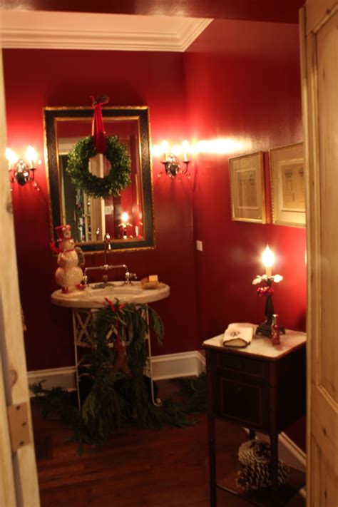 20 Bathrooms Decorated For Christmas Decoomo