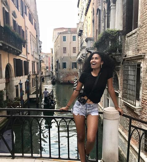 Born in chicago to a filipina mother and an african american father, bloom knew from a young age that she was a woman. Leyna Bloom Is The Groundbreaking Model You Need To Know ...