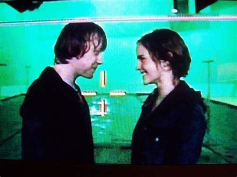 Hermione Ron Bts Kiss In Deathly Hallows Harry Potter Photo 16406858
