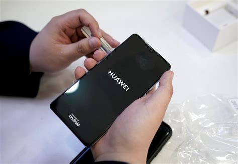 Huawei Takes Major Hit As Global Smartphone Sales Tumble China