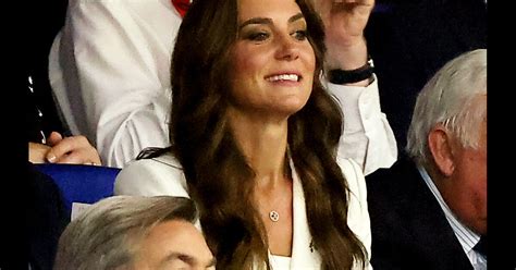 Kate Middleton Séduit Marseille Ultra élégante En Blanc La Princesse