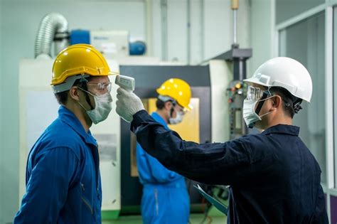 Premium Photo Industrial Worker Wearing Protective Mask