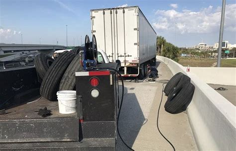 Mobile semi truck wash near me. Semi Truck Road Service near Me - typestrucks.com