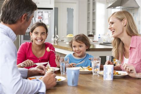 Comer En Familia Hace Que Los Niños Se Encuentren Mejor Física Y