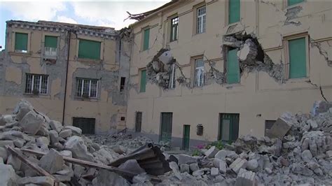 Italy Earthquake Dozens Killed Desperate Search Underway For Buried Residents