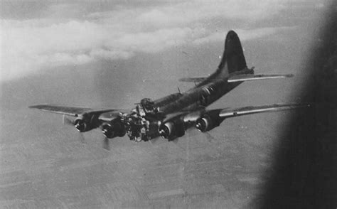 B 17 42 32109 Photo B 17 Bomber Flying Fortress The Queen Of The Skies